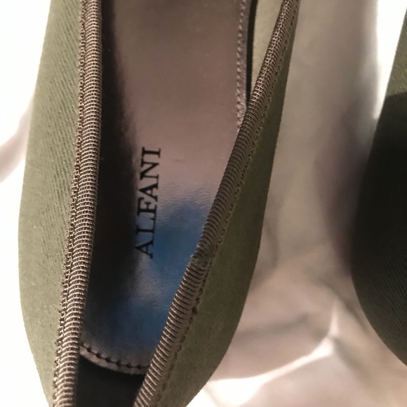 green ballet flats with bow - Picture 3 of 3